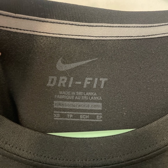 Nike Dri-FIT Black Short Sleeve Athletic Top – Size XS  (M9)& - Picture 3 of 5